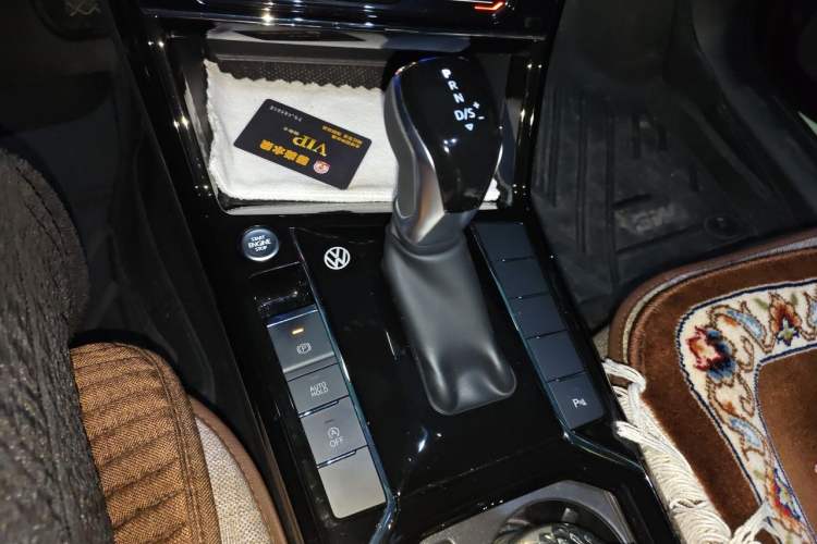 Used Volkswagen Passat 2024 380TSI Starry Dragon Edition Gear Lever