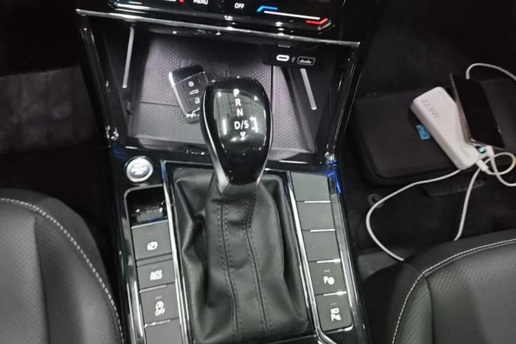 Used Volkswagen Passat 2024 380TSI Luxury Edition Gear Lever