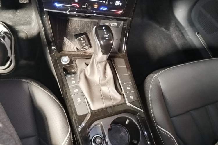 Used Volkswagen Passat 2024 380TSI Luxury Edition Gear Lever