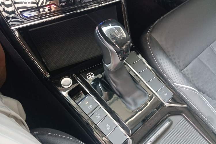 Used Volkswagen Passat 2024 330TSI Elite Edition Gear Lever