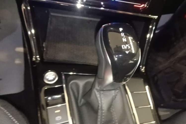 Used Volkswagen Passat 2024 380TSI Elite Edition Gear Lever