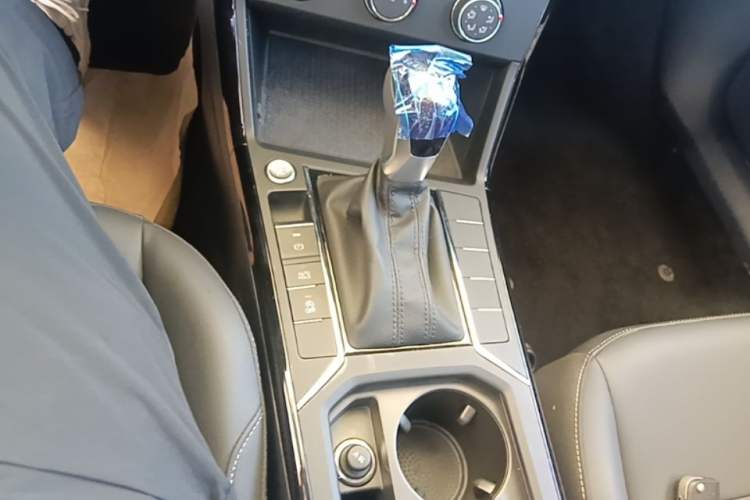Used Volkswagen Passat 2024 280TSI Business Edition Gear Lever