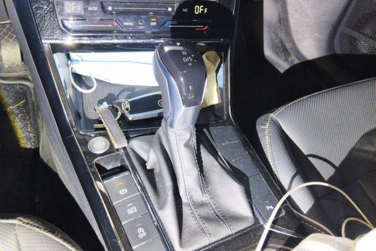 Used Volkswagen Passat 2024 380TSI Starry Elite Edition Gear Lever