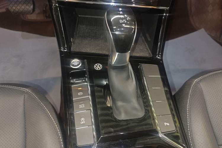 Used Volkswagen Passat 2024 380TSI Luxury Edition Gear Lever
