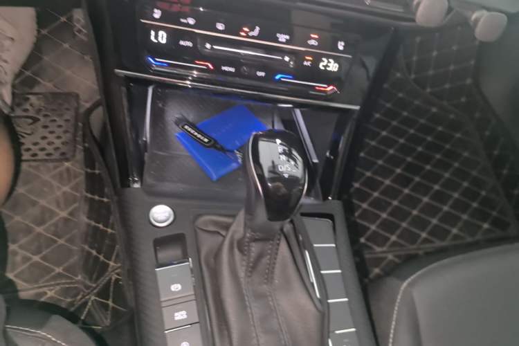 Used Volkswagen Passat 2024 330TSI Elite Edition Gear Lever