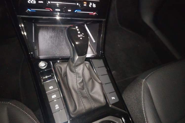 Used Volkswagen Passat 2024 280TSI Elite Edition Gear Lever