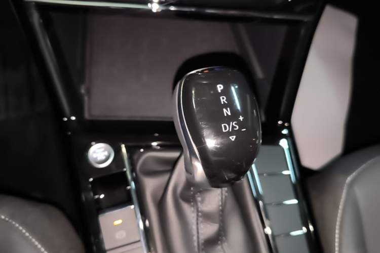 Used Volkswagen Passat 2024 380TSI Elite Edition Gear Lever
