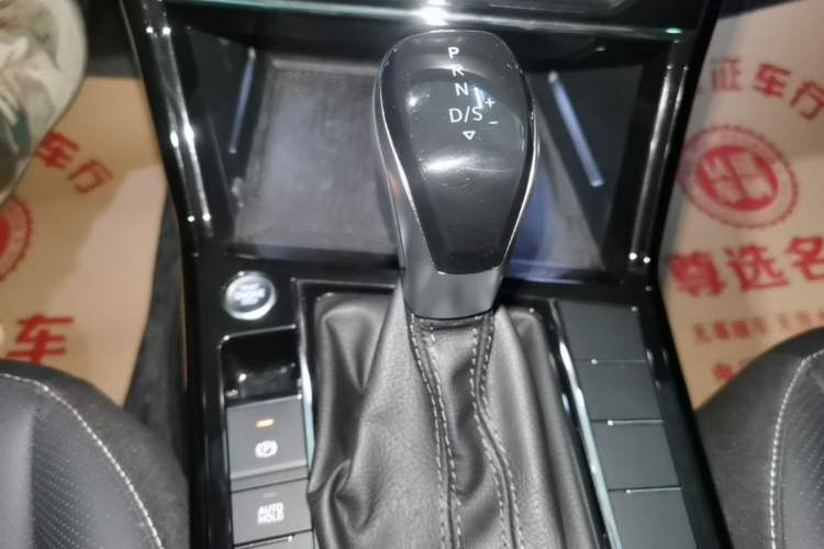 Used Volkswagen Passat 2024 330TSI Elite Edition Gear Lever
