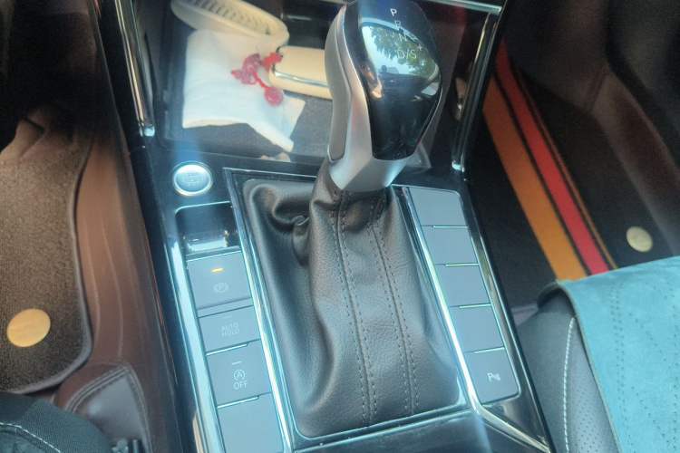 Used Volkswagen Passat 2024 330TSI Elite Edition Gear Lever
