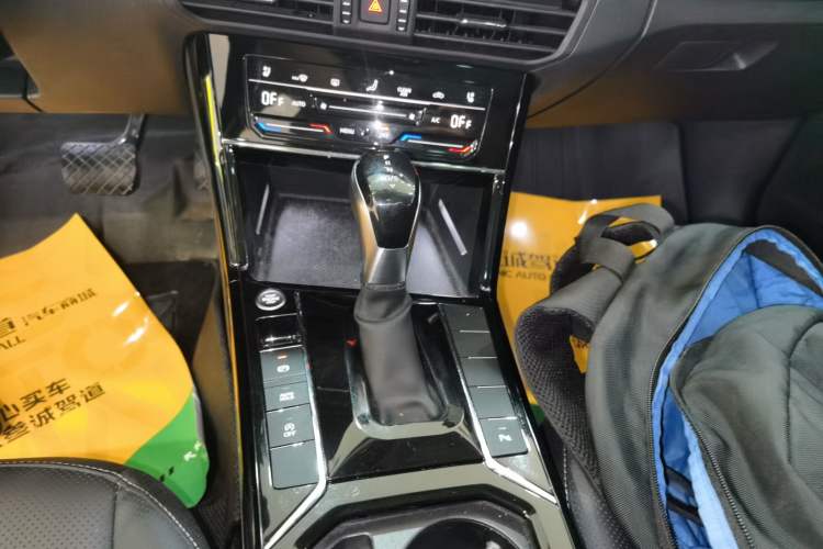 Used Volkswagen Passat 2024 380TSI Elite Edition Gear Lever