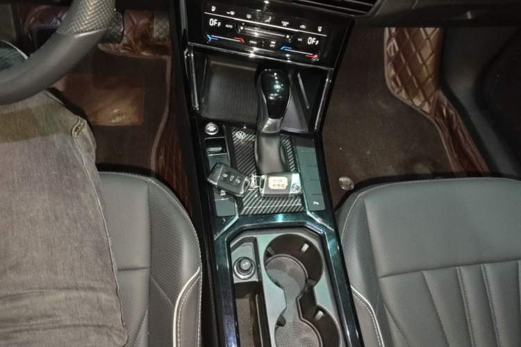 Used Volkswagen Passat 2024 330TSI Starry Elite Edition Gear Lever
