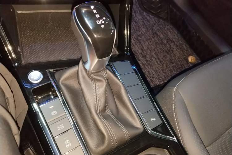Used Volkswagen Passat 2024 380TSI Dragon Edition Gear Lever