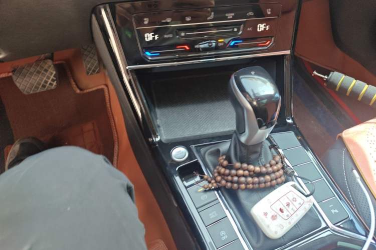 Used Volkswagen Passat 2024 330TSI Elite Edition Gear Lever