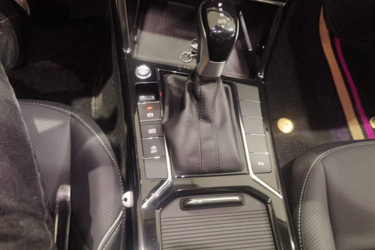 Used Volkswagen Passat 2024 380TSI Starry Elite Edition Gear Lever