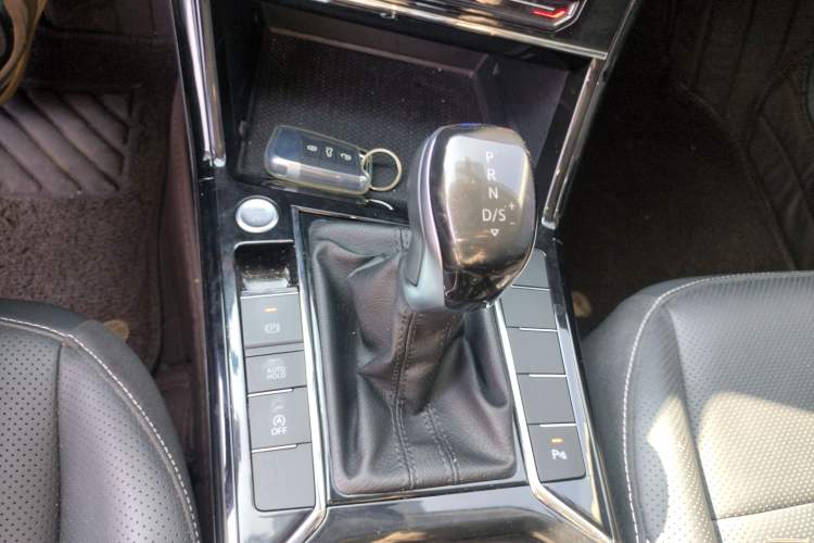 Used Volkswagen Passat 2024 330TSI Starry Elite Edition Gear Lever