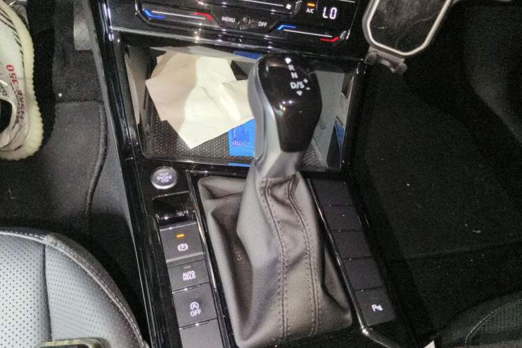 Used Volkswagen Passat 2024 330TSI Elite Edition Gear Lever