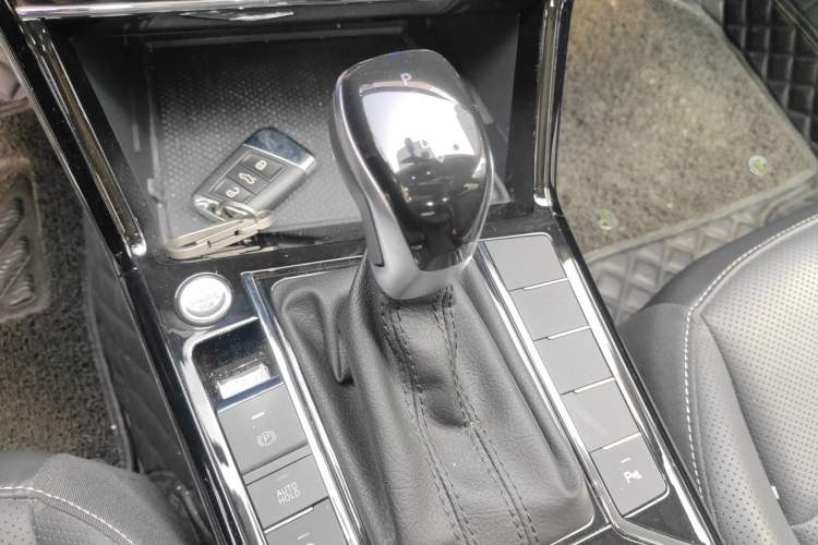 Used Volkswagen Passat 2024 380TSI Starry Dragon Edition Gear Lever