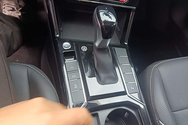 Used Volkswagen Passat 2024 330TSI Starry Elite Edition Gear Lever
