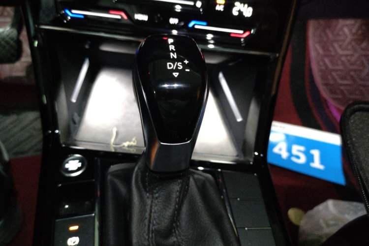 Used Volkswagen Passat 2024 330TSI Starry Elite Edition Gear Lever