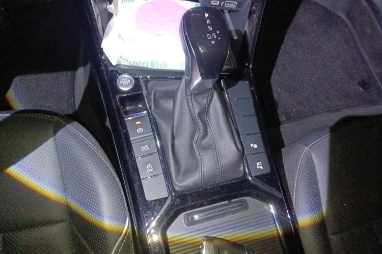 Used Volkswagen Passat 2024 380TSI Starry Luxury Edition Gear Lever
