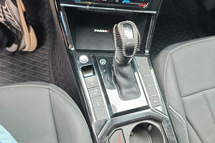 Used Volkswagen Passat 2024 380TSI Dragon Edition Gear Lever