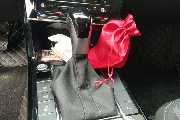 Used Volkswagen Passat 2024 330TSI Elite Edition Gear Lever