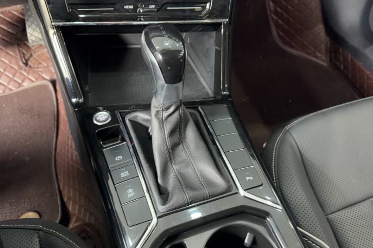 Used Volkswagen Passat 2024 330TSI Elite Edition Gear Lever