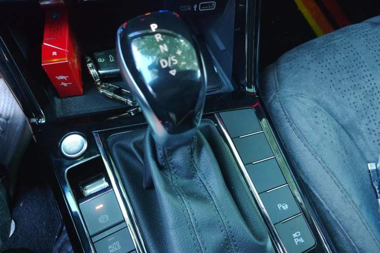 Used Volkswagen Passat 2024 380TSI Dragon Glory Edition Gear Lever