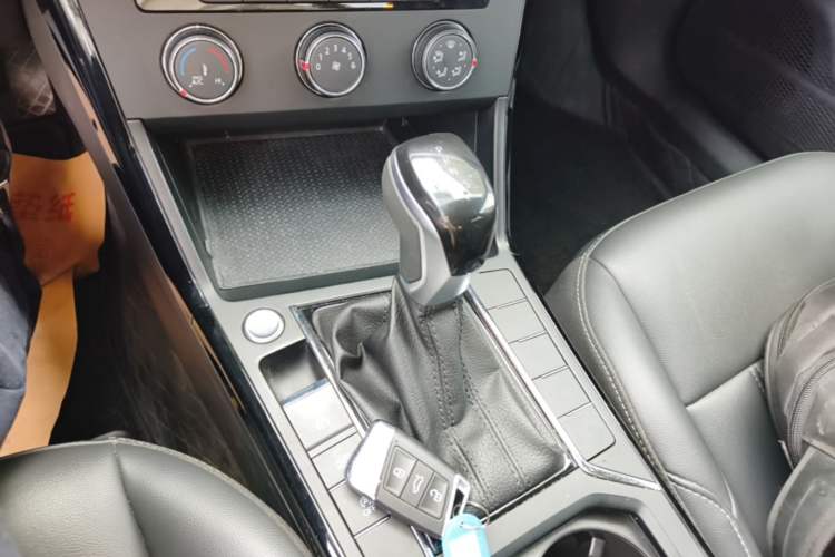 Used Volkswagen Passat 2024 280TSI Business Edition Gear Lever