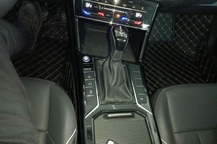Used Volkswagen Passat 2024 380TSI Starry Dragon Edition Gear Lever