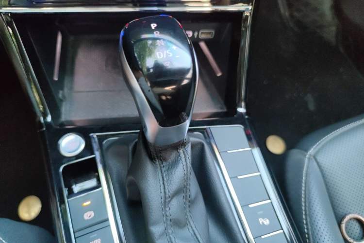Used Volkswagen Passat 2024 380TSI Dragon Glory Edition Gear Lever