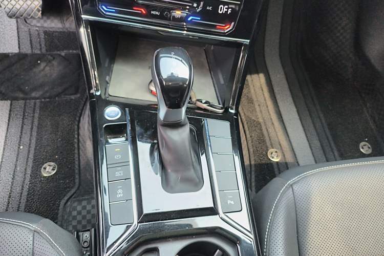 Used Volkswagen Passat 2024 330TSI Starry Elite Edition Gear Lever