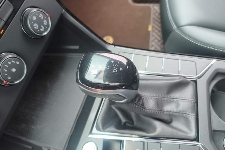 Used Volkswagen Passat 2024 280TSI Business Edition Gear Lever