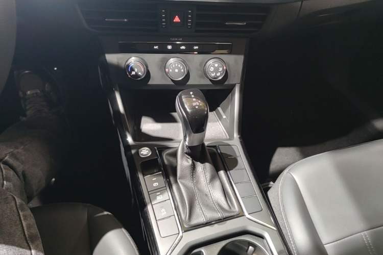 Used Volkswagen Passat 2024 280TSI Business Edition Gear Lever