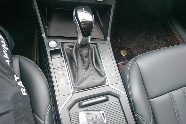 Used Volkswagen Passat 2024 280TSI Business Edition Gear Lever
