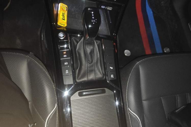 Used Volkswagen Passat 2024 380TSI Luxury Edition Gear Lever