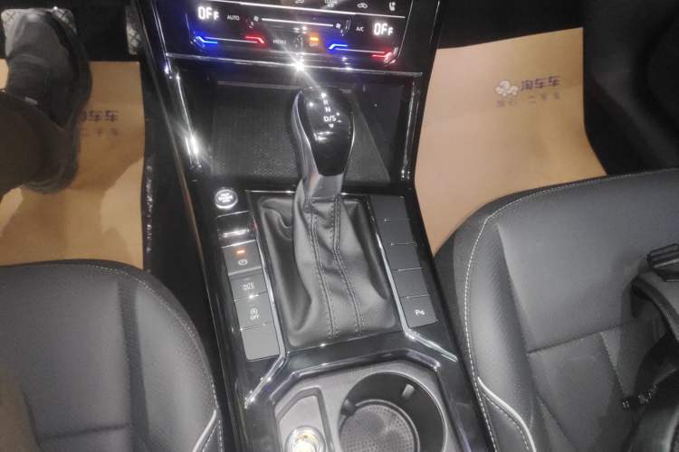 Used Volkswagen Passat 2024 380TSI Dragon Edition Gear Lever
