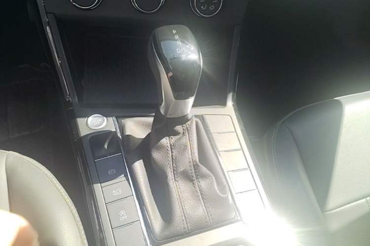 Used Volkswagen Passat 2024 280TSI Business Edition Gear Lever