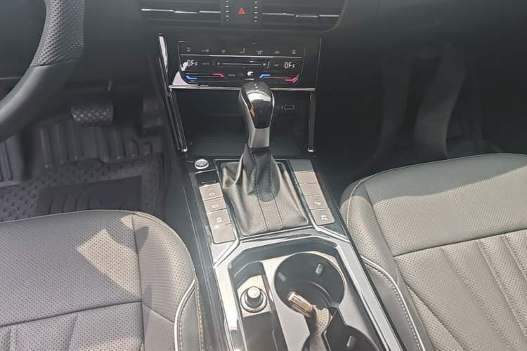 Used Volkswagen Passat 2024 380TSI Starry Luxury Edition Gear Lever