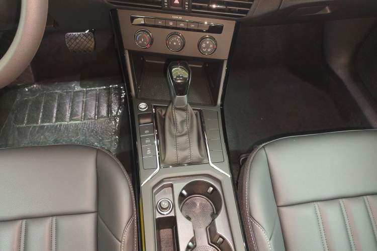 Used Volkswagen Passat 2024 280TSI Business Edition Gear Lever