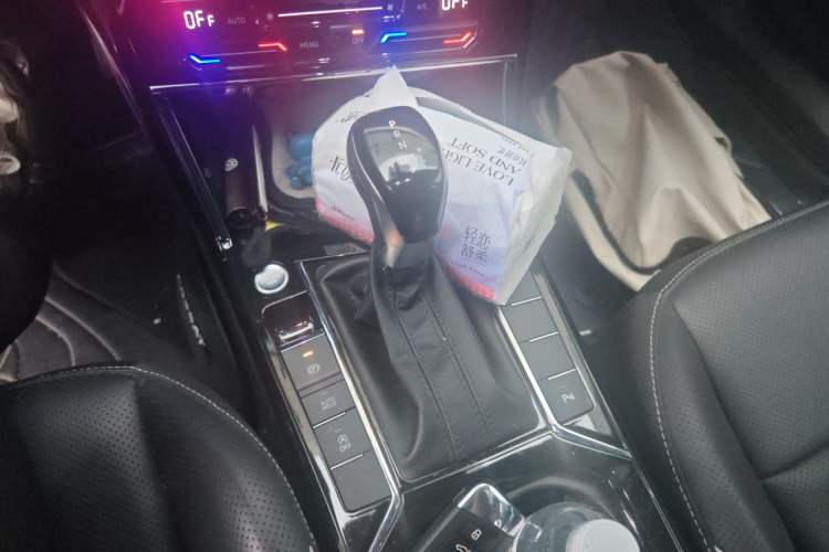 Used Volkswagen Passat 2024 380TSI Elite Edition Gear Lever