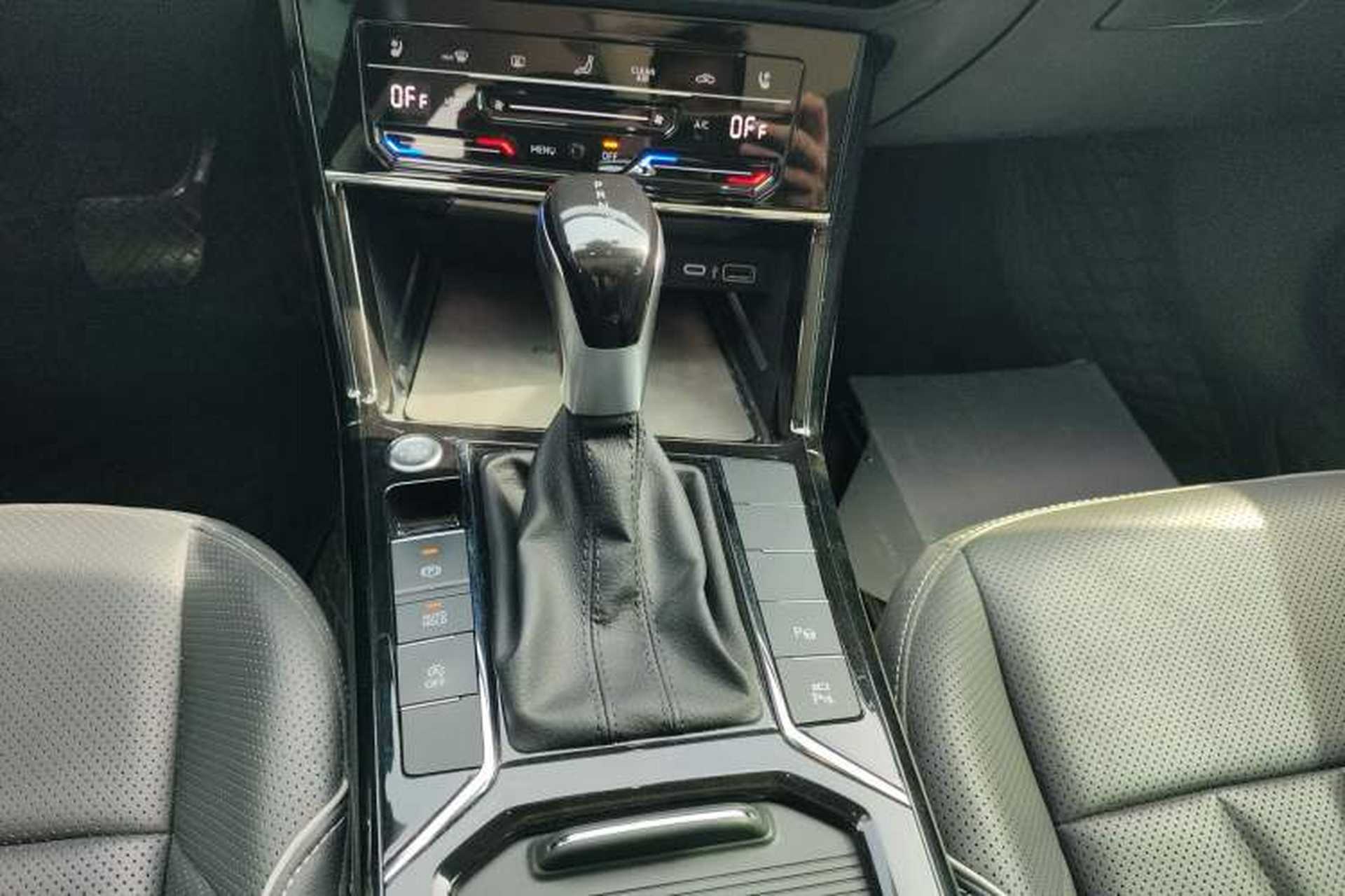 Used Volkswagen Passat 2024 380TSI Starry Luxury Edition Gear Lever