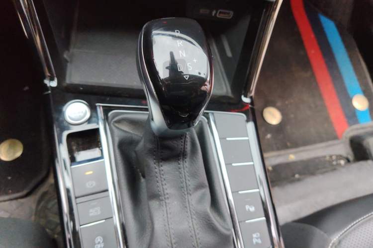 Used Volkswagen Passat 2024 380TSI Luxury Edition Gear Lever