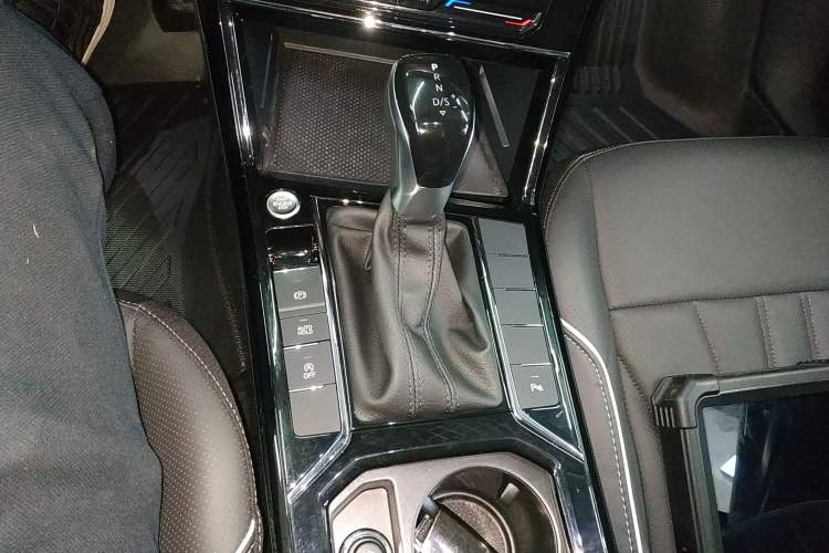 Used Volkswagen Passat 2024 380TSI Dragon Edition Gear Lever