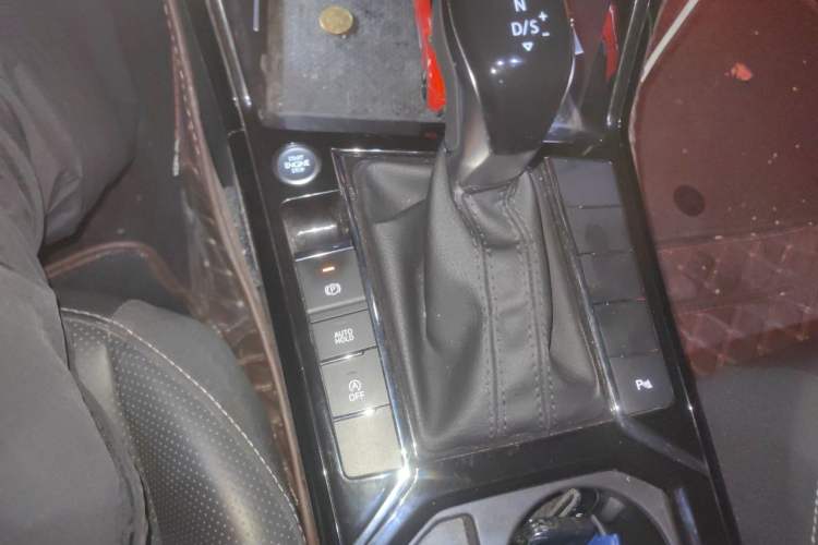 Used Volkswagen Passat 2024 380TSI Dragon Edition Gear Lever
