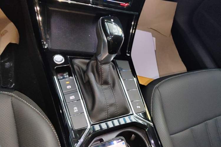 Used Volkswagen Passat 2024 330TSI Starry Elite Edition Gear Lever