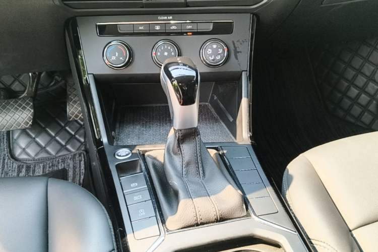 Used Volkswagen Passat 2024 280TSI Business Edition Gear Lever