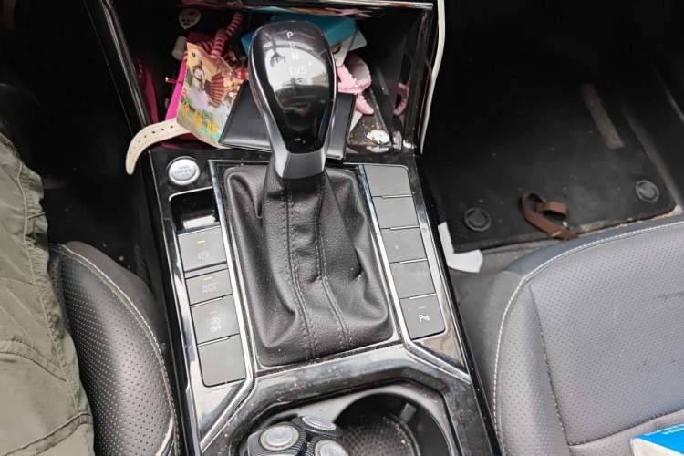 Used Volkswagen Passat 2024 380TSI Starry Elite Edition Gear Lever