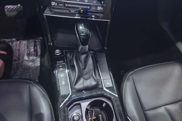 Used Volkswagen Passat 2024 380TSI Starry Elite Edition Gear Lever