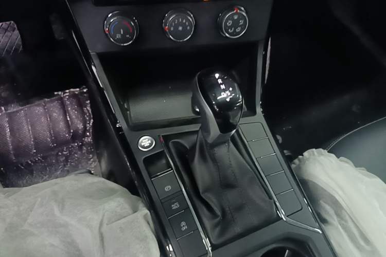 Used Volkswagen Passat 2024 280TSI Business Edition Gear Lever